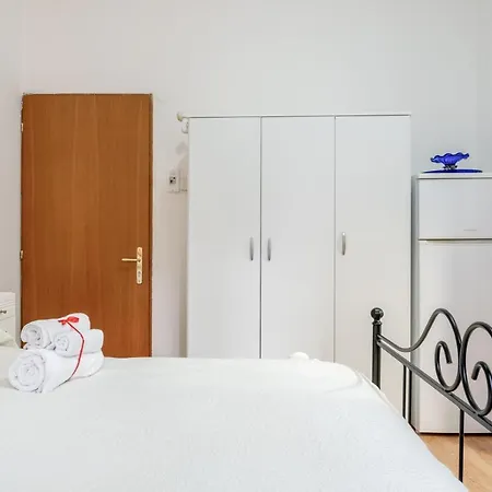 L'Angolo Di Oberdan Functional Studio Apartment Taranto